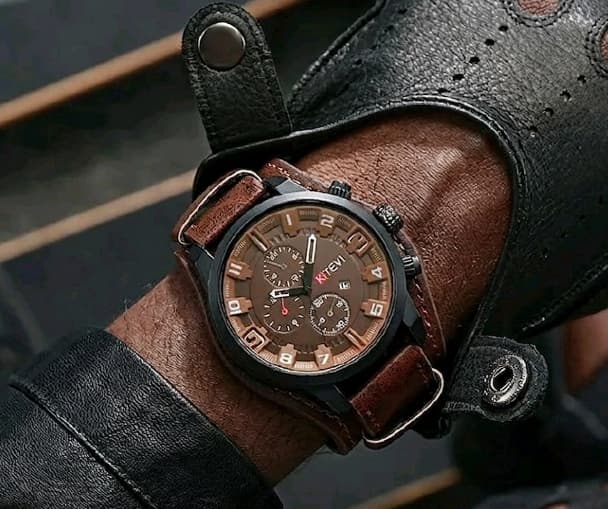 Curren 8225 Men's Quartz watch.